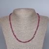 Collier en rubis naturel facetté en cubes, diamètre environ 4 mm, longueur 45 cm ± avec fermoir