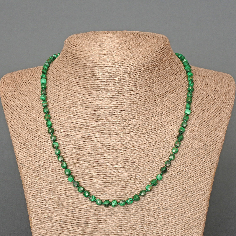 Collier en malachite, pierre naturelle, perles cubiques facettées, diamètre 4–5 mm, longueur 50 cm ±