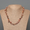 Collier en rhodonite, éclats de pierre naturelle, diamètre 8×4 mm ±, longueur 47 cm ±