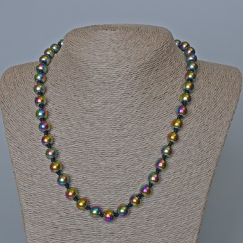 Collier d'hématite avec revêtement «benzine», billes lisses d'environ 9 mm de diamètre, longueur d'environ 50 cm+-