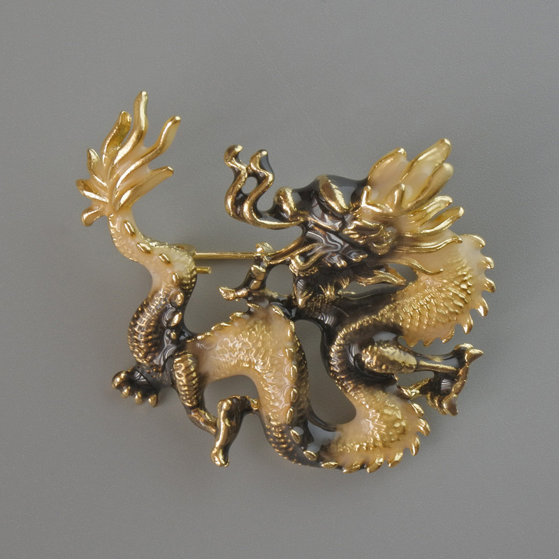 Broche-pendentif Dragon émail noir et beige, métal doré 44×37 mm