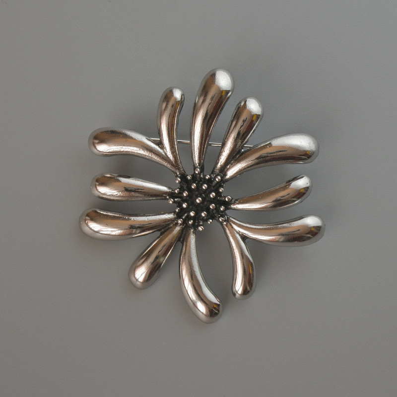 Broche-pendentif Fleur, métal argenté, 49×50 mm