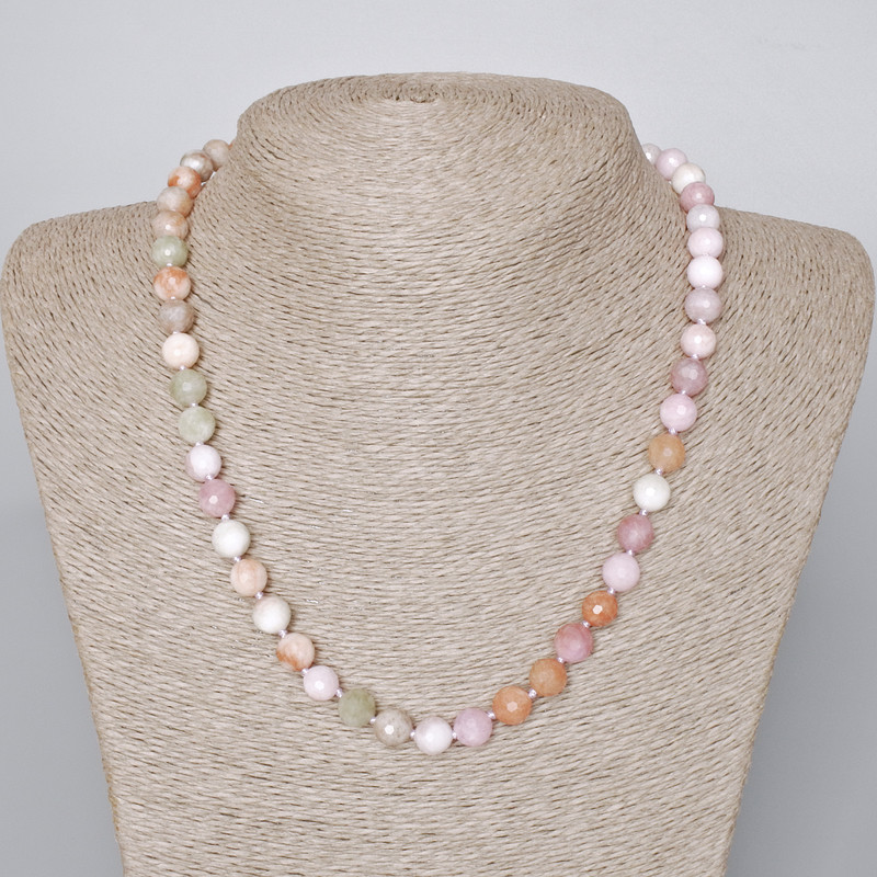 Collier en jadéite colorée, pierre naturelle, perles facettées de 8 mm de diamètre, longueur 47–49 cm ±
