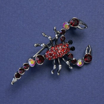 Broche Scorpion avec strass rouges et couleur argentée du métal 47 × 25 mm +