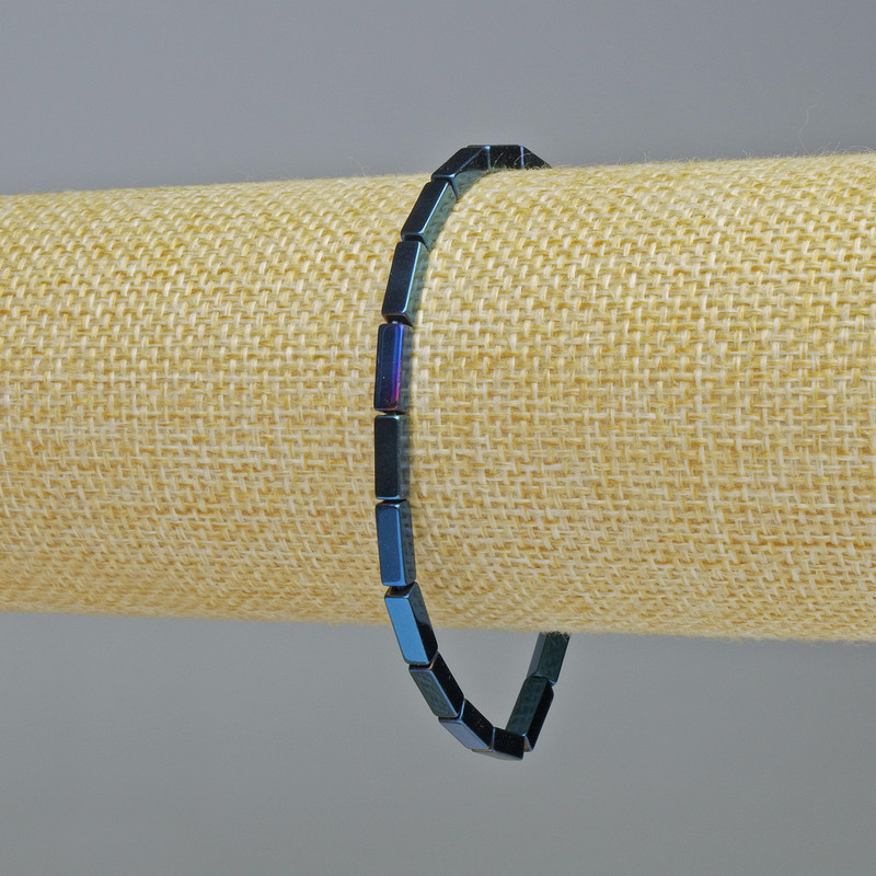 Bracelet en hématite, rectangles bleus, dimensions 9×3 mm ±, longueur environ 18 cm ±, élastique