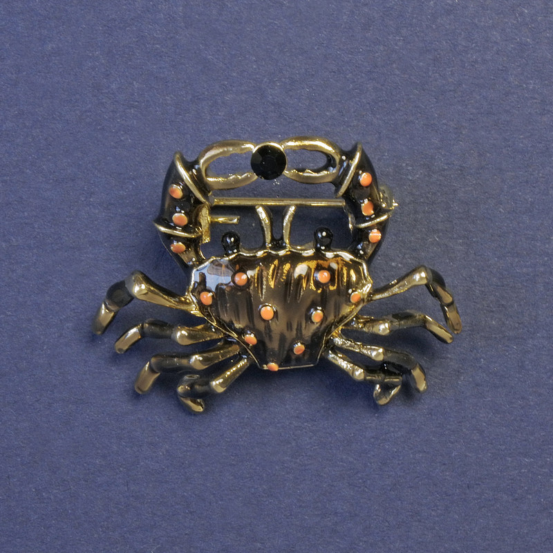 Broche Crabe émaillé brun et métal doré 23×30 mm