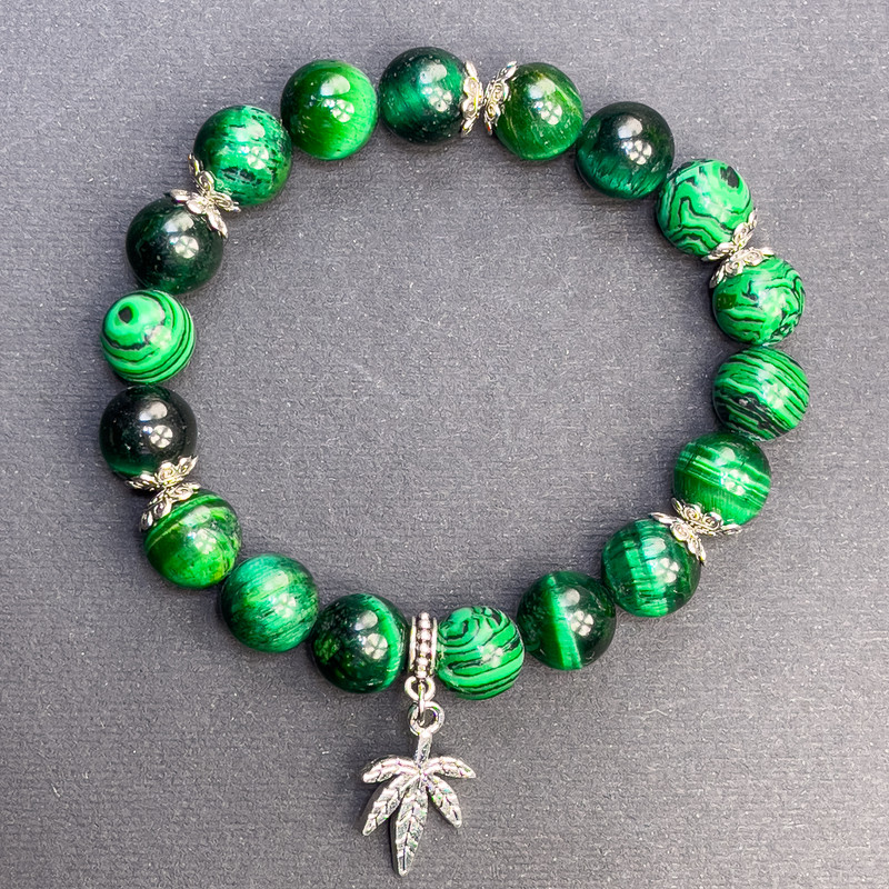Bracelet en malachite et œil de chat, diamètre des perles 10 mm ±, avec inserts en éventail, longueur 18 cm ±, élastique