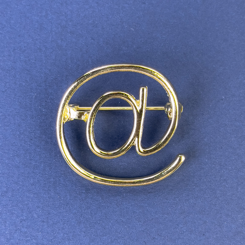 Broche «Chien» 30 mm ± métal doré