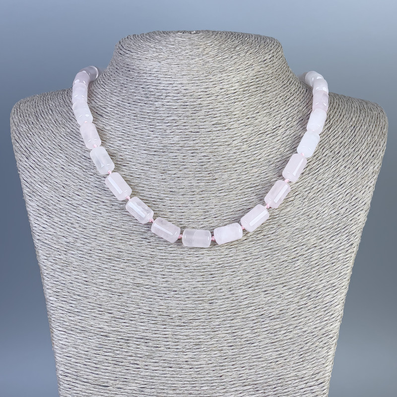 Collier de quartz rose en cylindres arrondis, diamètre 14×8 mm ±, longueur 45 cm ±, avec fermoir