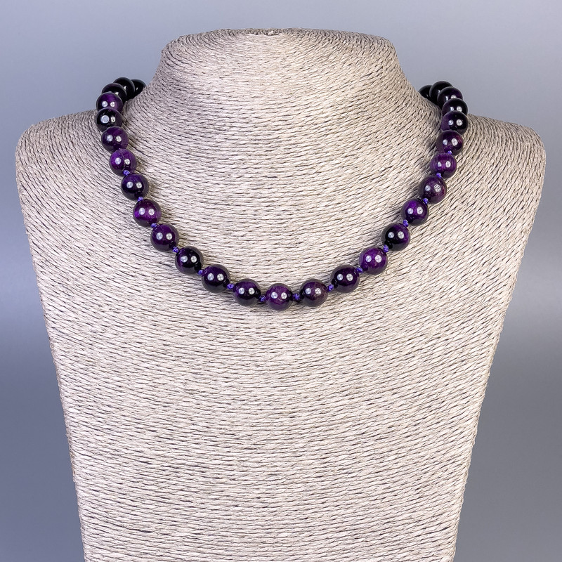 Collier œil de chat violet, perles lisses, diamètre environ 10 mm, longueur environ 45 cm, avec fermoir