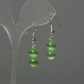 Boucles d'oreilles en œil de chat, perles rondes 8 mm ±, couleur verte, longueur environ 37 mm