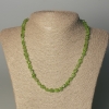 Collier en chrysoprase facettée, diamètre des perles 9×5 mm ±, longueur 50 mm ±, avec fermoir