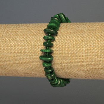 Bracelet élastique en éclats de malachite, diamètre 11–12×3 mm ±, longueur 18 cm ±, avec perles de rocaille de 3 mm ±