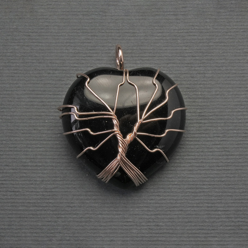 Pendentif Cœur d'agate dans un tressage doré, diamètre 30×30 mm ±, longueur 37 mm ±