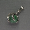 Pendentif patte de malachite avec boule 18×37 mm ± métal argenté