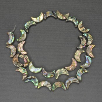 Perles d'ormeau en forme de croissant, diamètre 15 mm (+/-), longueur environ 39 cm (+/-) sur fil
