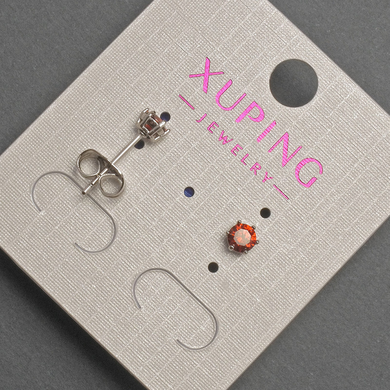 Clous d'oreilles Xuping avec cristal rouge, diamètre 4 mm ± rhodium