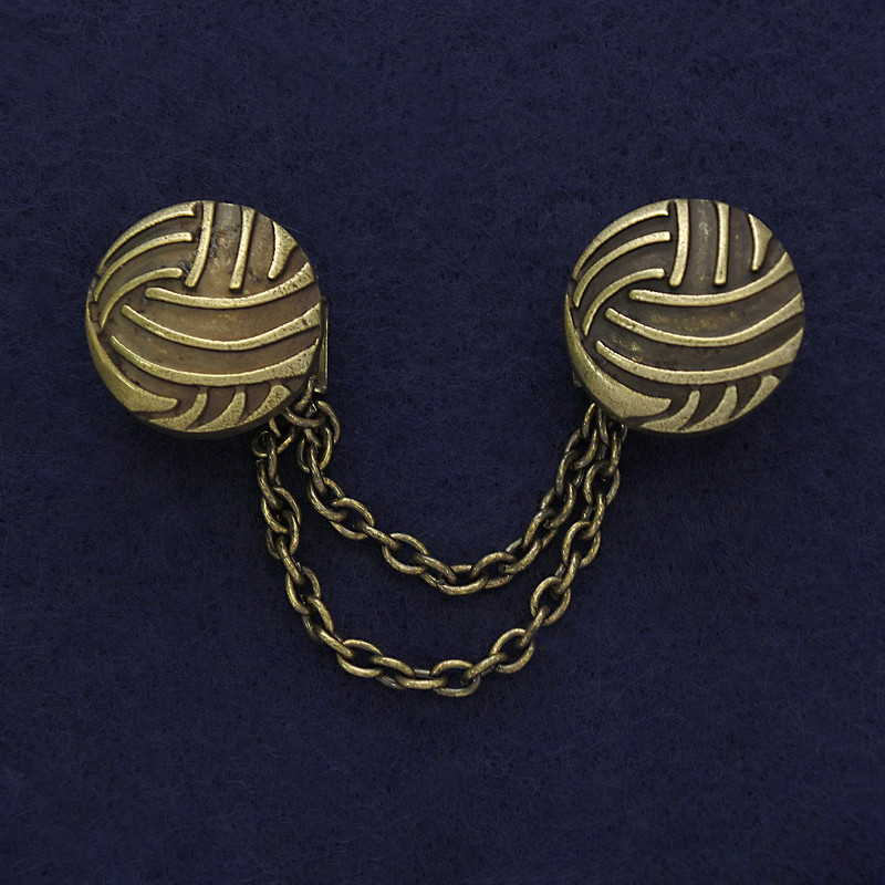 Broche pour cardigans couleur bronze, diamètre 20 mm ±, chaîne, longueur 9 cm+