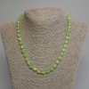 Collier en chrysoprase et olivine, perles facettées 8×6 mm ±, perles de rocaille 3 mm ±, longueur 45 cm ± avec fermoir