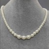 Collier de perles Majorque blanches, diamètres 6 mm, 8 mm et 10 mm (+/-), longueur 50 cm (+/-) avec fermoir