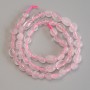 Perles roulées en quartz rose, diamètre 6–8 × 6 mm ±, longueur 39 cm ± sur fil