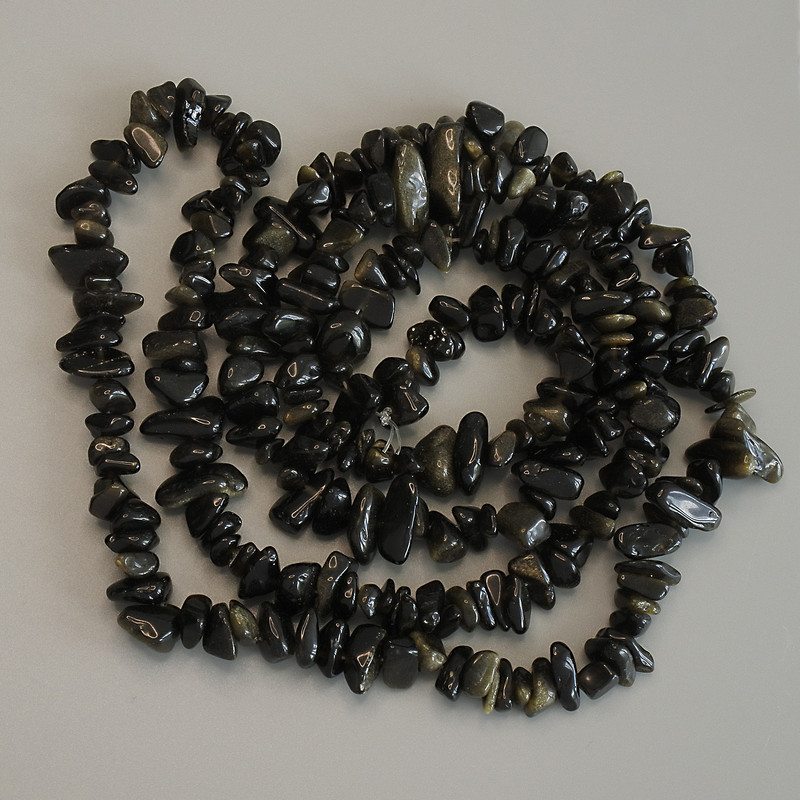 Perles d’obsidienne solaire en éclats, diamètre 6–8 × 2,5 mm, longueur 78 cm ± sur fil