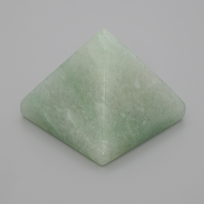 Pyramide souvenir en néphrite naturelle, longueur 38×38 mm, largeur 33 mm ±