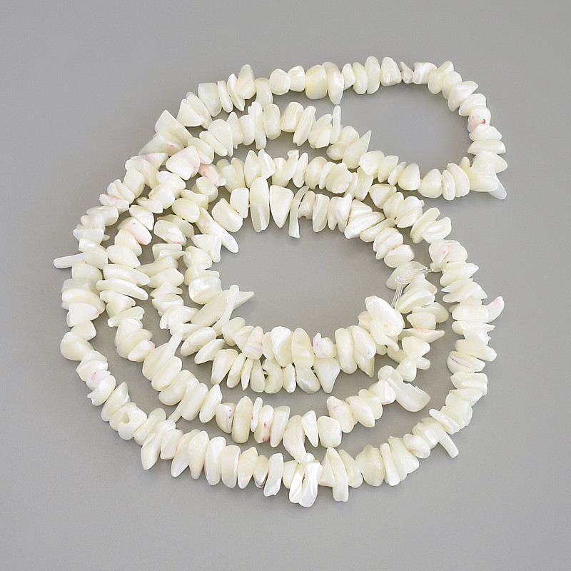 Perles de nacre en éclats, diamètre 7-12,5×3-5 mm ±, sur fil, longueur 78 cm+