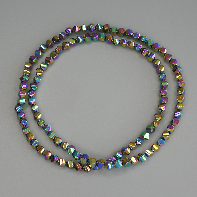 Perles d'hématite arc-en-ciel, forme losange 4×4 mm ± sur fil, longueur 40 cm+