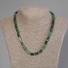 Collier en émeraude facettée, diamètre environ 11 × 6,5 mm, perles de rocailles 3 mm ±, longueur 50 cm ± avec fermoir