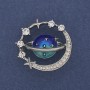 Broche Planète émail, strass blancs, métal argenté, 30 mm+
