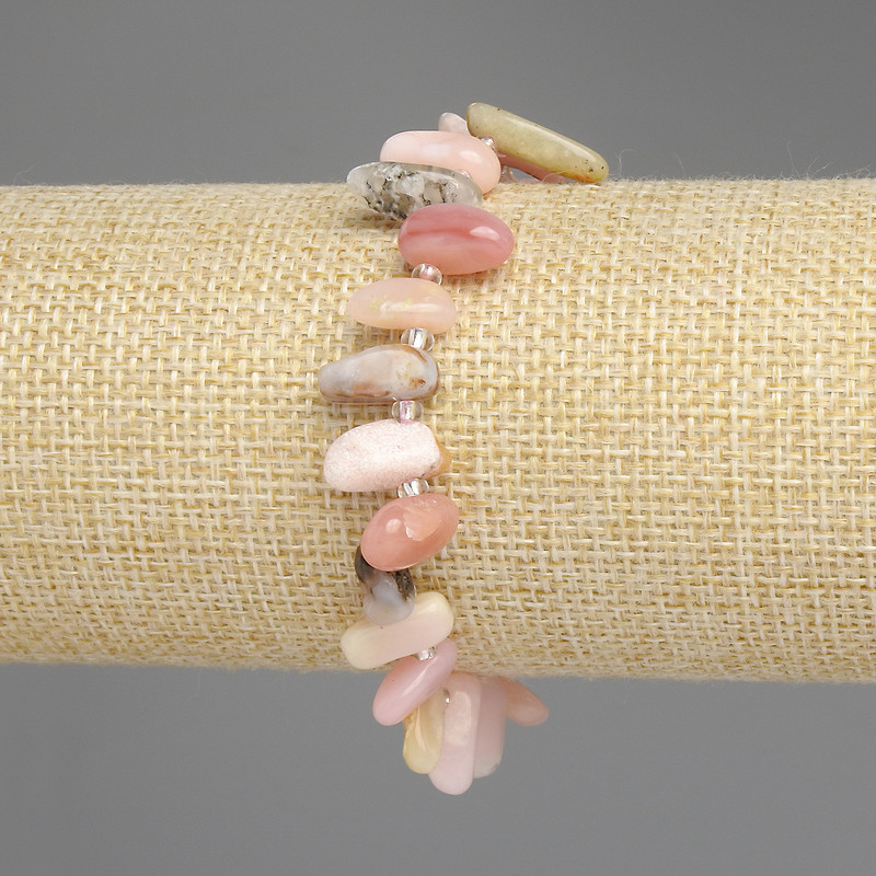 Bracelet opale rose – galets polis en forme de papillon, diamètre 9–14×4–6 mm ±, perles de rocaille 3 mm ±, longueur 18 cm ±, élastique