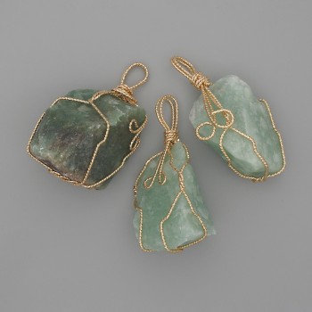 Pendentif fluorite, pierre brute en tressage doré 44 × 20 mm ± assortiment de tailles