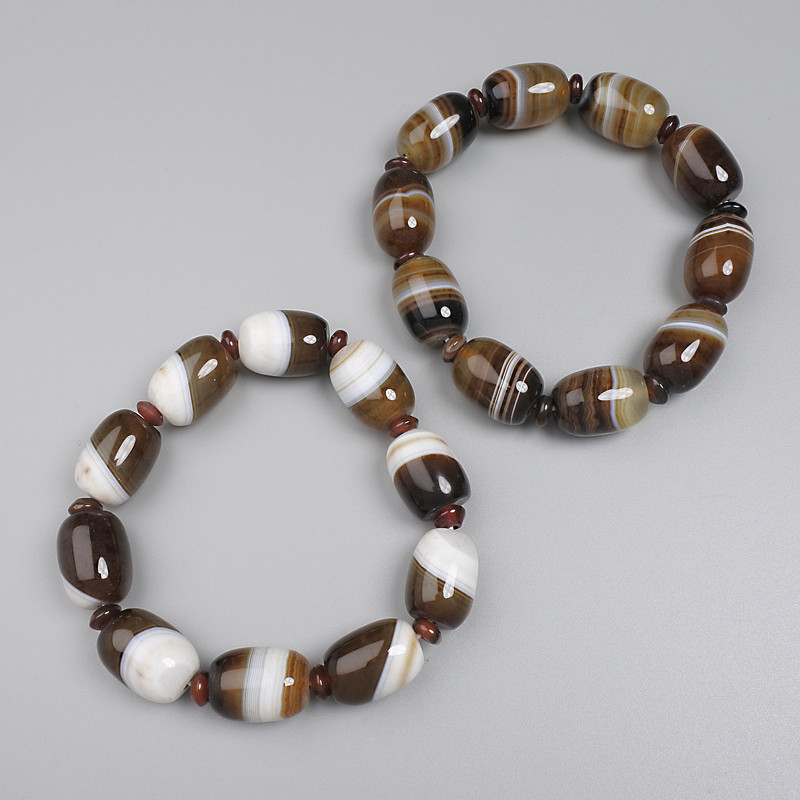 Bracelet en agate barillet, diamètre 18×13 mm ±, rondelles 6×3 mm ±, longueur 18 cm ±, élastique