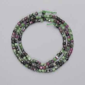 Perles de zoïsite facettées en cube, diamètre 2 mm ±, sur fil, longueur 38 cm+
