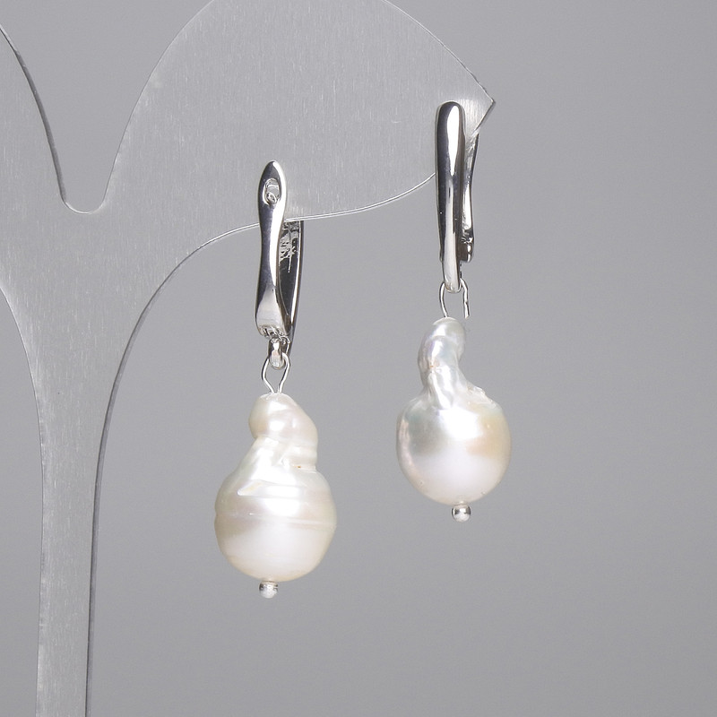 Boucles d'oreilles en perles baroques 18 × 11 mm ±, longueur environ 42 mm