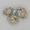 Pendentif pierre de pyrite brute, dimensions environ 25×18 mm, longueur 40 mm ±