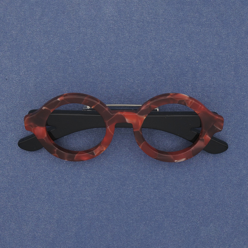 Broche «Lunettes» en acrylique couleur rouge et métal argenté 65×25 mm+