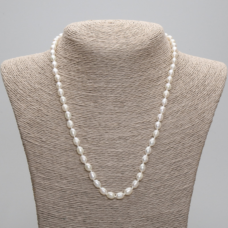 Collier de perles d'eau douce naturelles 8–8,5 × 5–6 mm (±), longueur 45 cm (±), chaîne d'extension de 5 cm