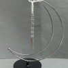 Support demi-lune pour boule, 24×17 cm ±, pieds de 10 cm ±, longueur de chaîne 16 cm ±, métal argenté