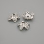 Prix par pièce. Capuchon pour perle, couleur argentée, diamètre 9x1 mm ± ouverture, diamètre 2 mm+
