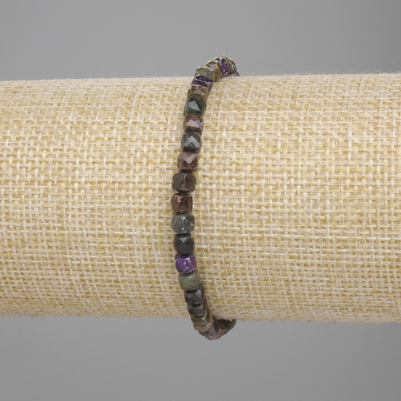 Bracelet en tourmaline facetée, cubes 4×4 mm, longueur environ 18 cm, élastique