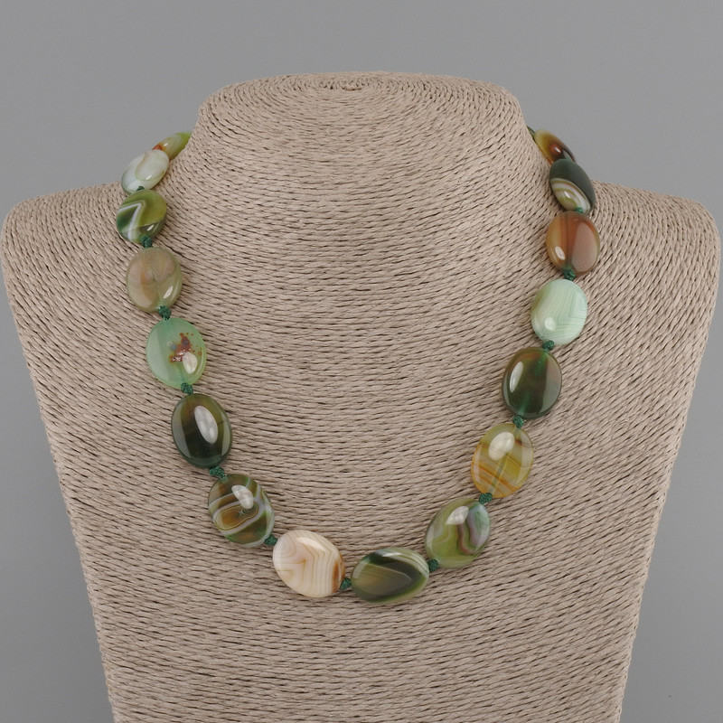 Collier d'agate ovale 20×15 mm, longueur environ 45 cm, avec fermoir