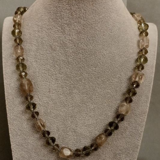 Collier en quartz teinté et cristal tchèque, longueur 84 cm+