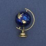 Broche Globe doré en métal émaillé, 36×24 mm