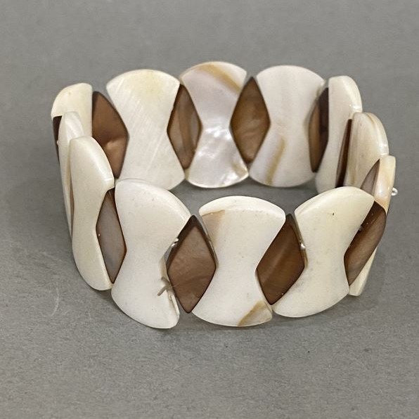 Bracelet en nacre, longueur 18 cm, extensible