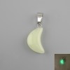 Pendentif «Lune» en onyx vert lumineux 11×18×5×28 mm+