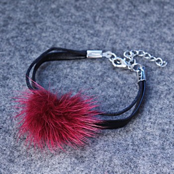 Bracelet en cuir écologique bordeaux avec fourrure naturelle