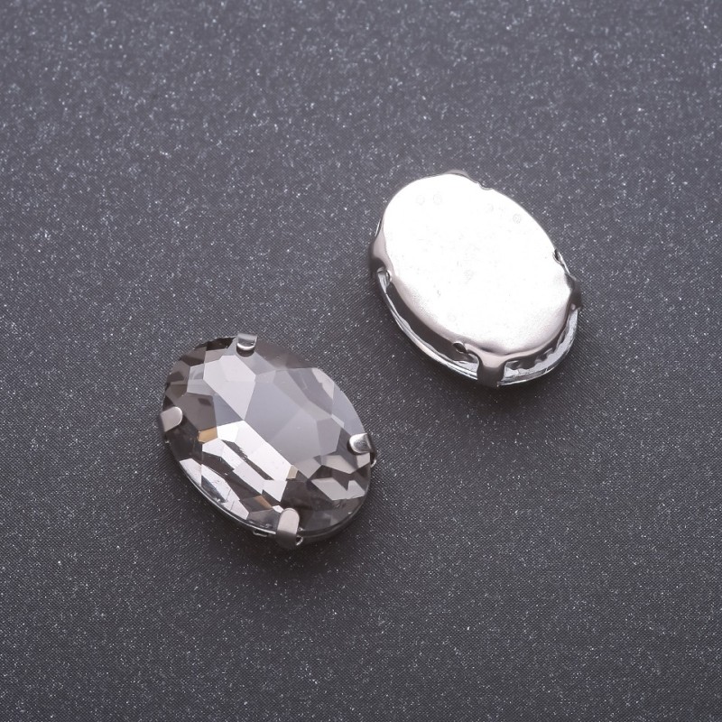 Prix par lot de 10 pièces — Cristal cousu dans capot ovale gris 13×18 mm