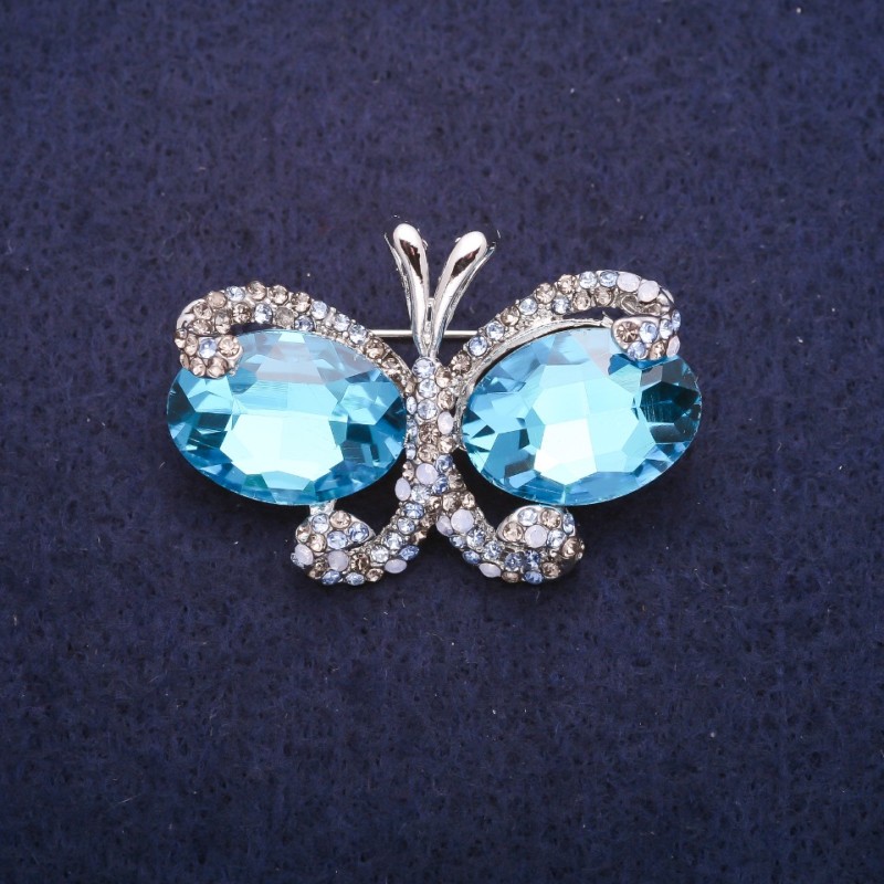 Broche Papillon aux cristaux bleus, métal argenté 26 × 38 mm